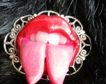 Mouth brooch with forked tongue