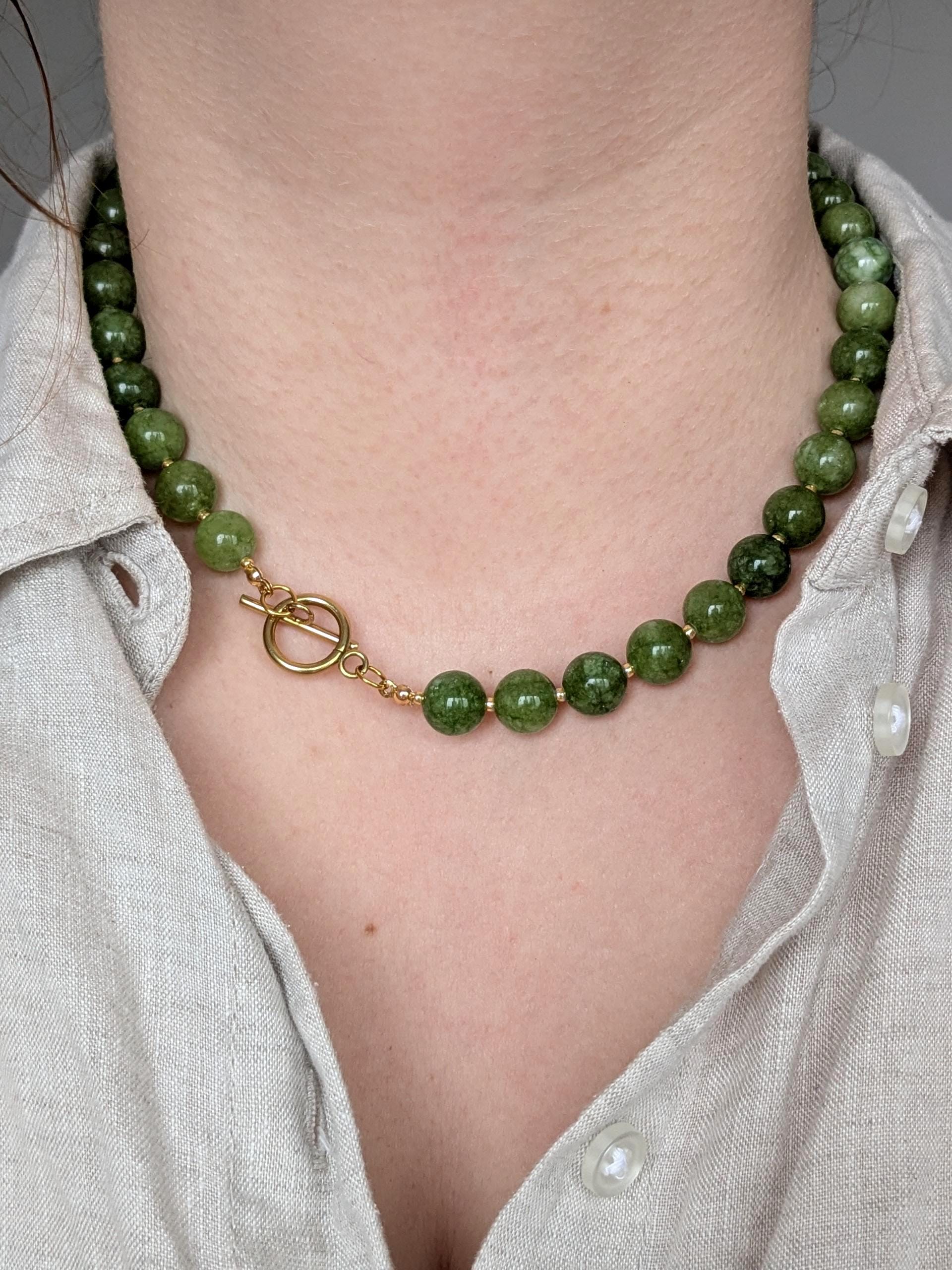 Set Gioielli 18 Carati GP: Orecchini, Collana, Anello E Ciondolo In Giada Verde E Conchiglia Dei Mari Del Sud