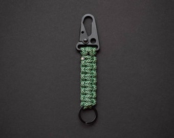 Handmade Paracord Keychain: Rugged Outdoor Accessory