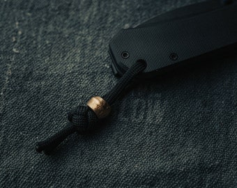 Paracord Messerband mit Messingperle: Diamantknoten gewebt