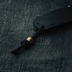 Paracord Knife Lanyard with Brass Bead: Diamond Knot Woven