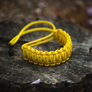 Functional Paracord Camera Strap with Quick Clip