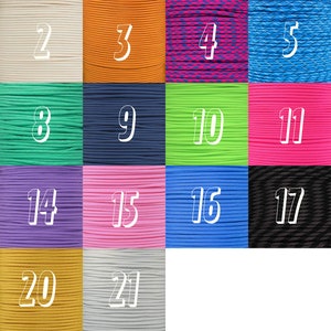 Pode incluir: Uma cole&ccedil;&atilde;o de 21 cores diferentes de paracord, numeradas de 1 a 21. O paracord est&aacute; organizado em filas de tr&ecirc;s, com cada cor em um quadrado separado.