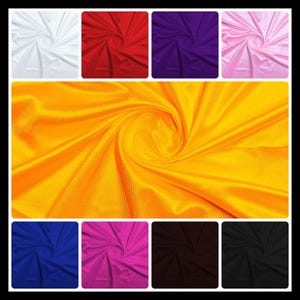 Puede incluir: Una colecci&oacute;n de diez muestras de tela en varios colores, incluyendo blanco, rojo, morado, rosa, amarillo, azul, fucsia, negro y gris. La tela es un material liso y brillante con un ligero brillo.