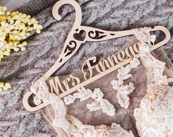 Wedding dress hanger, Wedding hanger for bride personalized, Mrs hanger wedding, Bridal hanger personalized, Bridesmaid hangers