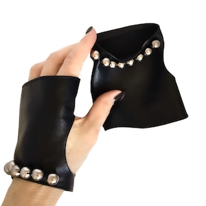 Romantic Leather fingerless gloves for women with gray pearl beads Bridesmaids gift