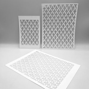 ESTÊNCIL | Flor de Lis | Mídia mista por RHONDA | Ideal para impressão em placa de gel, argila de polímero, tinta e pasta de textura