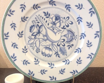 Villeroy and Boch Switch 3 Cordoba 12 1/2” Cake Platter/Plate Charger in Blue and White Bird motif