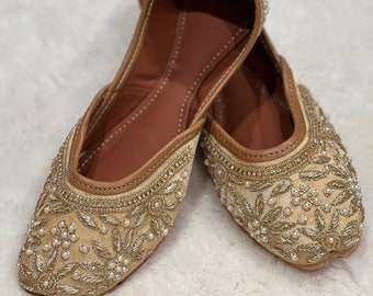 Pearl Embroidered Handcrafted Jutti for girls/khussa/mojaris/ballet shoes/flat shoes for Girls/Girls Punjabi Jutti / Golden Color Jutti