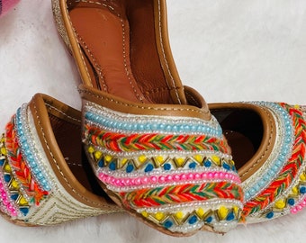 Pearl Embroidered Handcrafted Jutti for girls/kHUSSA/mojaris/ballet shoes/flat shoes for Girls/Girls Punjabi Jutti / Golden Color Jutti