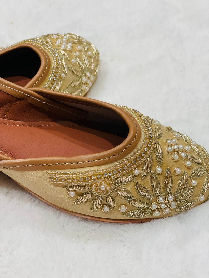 Pearl Embroidered Handcrafted Jutti for girls/khussa/mojaris/ballet shoes/flat shoes for Girls/Girls Punjabi Jutti / Golden Color Jutti image 3