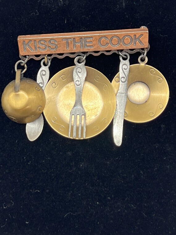 Vintage “Kiss the Cook”Brooch