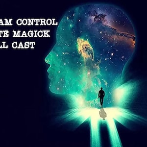 Può includere: Un'immagine digitale di una persona che cammina verso una luce brillante alla fine di un tunnel. Il tunnel è all'interno della testa di una persona, che è piena di stelle e una galassia. Il testo "DREAM CONTROL WHITE MAGICK SPELL CAST" è nella parte superiore dell'immagine.