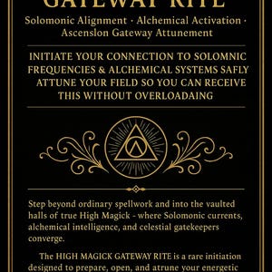 Pode incluir: Placa retangular preta e dourada com o texto "HIGH MAGICK GATEWAY RITE". A placa inclui enfeites decorativos e texto sobre alinhamento solomônico, ativação alquímica e ajuste do portal de ascensão.