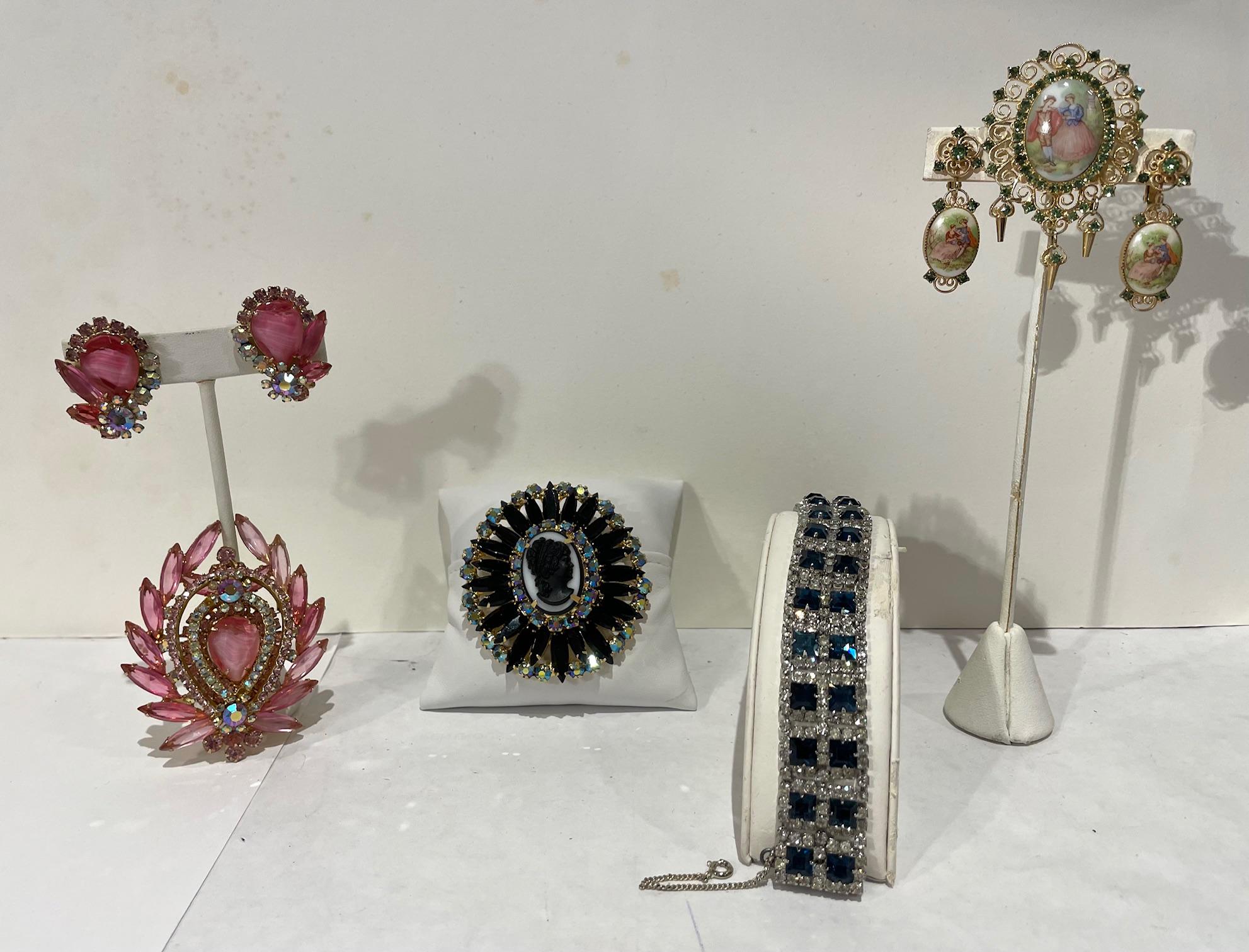 No.0327 ヴィンテージJULIANAブローチセットB Vintage Juliana Blue Brooch & Earring Set – Vintage Jewelry Girl