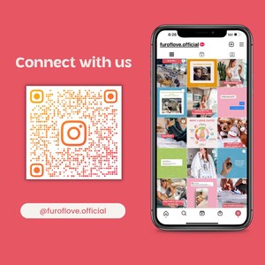K&ouml;nnte beinhalten: Ein rosa Hintergrund mit einem QR-Code und einem Smartphone, das ein Raster von Bildern aus einem Instagram-Account anzeigt. Der QR-Code ist orange und wei&szlig; und der Text "Connect with us" befindet sich dar&uuml;ber. Der Text "@furoflove.official" befindet sich unter dem QR-Code. Der Smartphone-Bildschirm zeigt ein Raster von Bildern aus dem Instagram-Account "furoflove.official". Der Text "WHY I LOVE CATS?" ist auf einem der Bilder sichtbar. Der Text "Our small business" ist auf einem anderen Bild sichtbar. Der Text "furoflove.official" befindet sich oben auf dem Smartphone-Bildschirm.