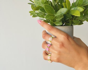 Pearlescent Dainty Flower Bead Ring