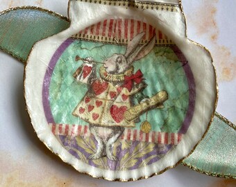 Wonderland Rabbit Shell Dish