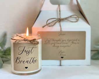 Vela antiestrés, regalo de relajación, vela "Just Breathe", regalo "Pensando en ti", regalo SOS, caja de regalo con vela de bienestar, regalo para aliviar el estrés