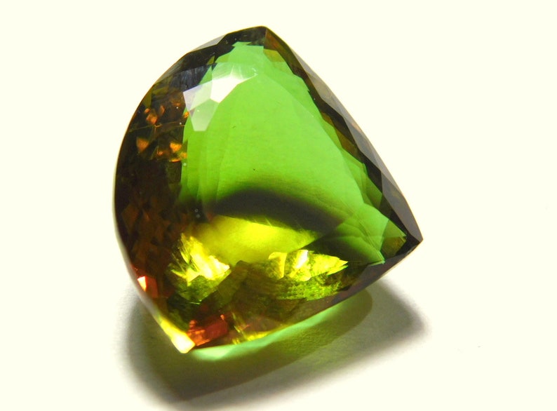 Green Color Natural Zultanite Triangle Cut 100/% Color Changing Zultanite Pink Color AAA Yellow Color Awesome Quality Attraction Piece A-1