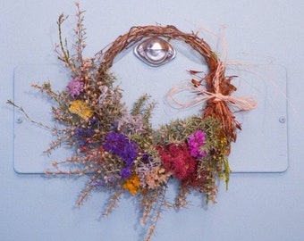 Dried mixed flowers wreath 22cm, door decorate, walls, home decor, winery’s, shop, business, special gift for your loved ones, for yourself.