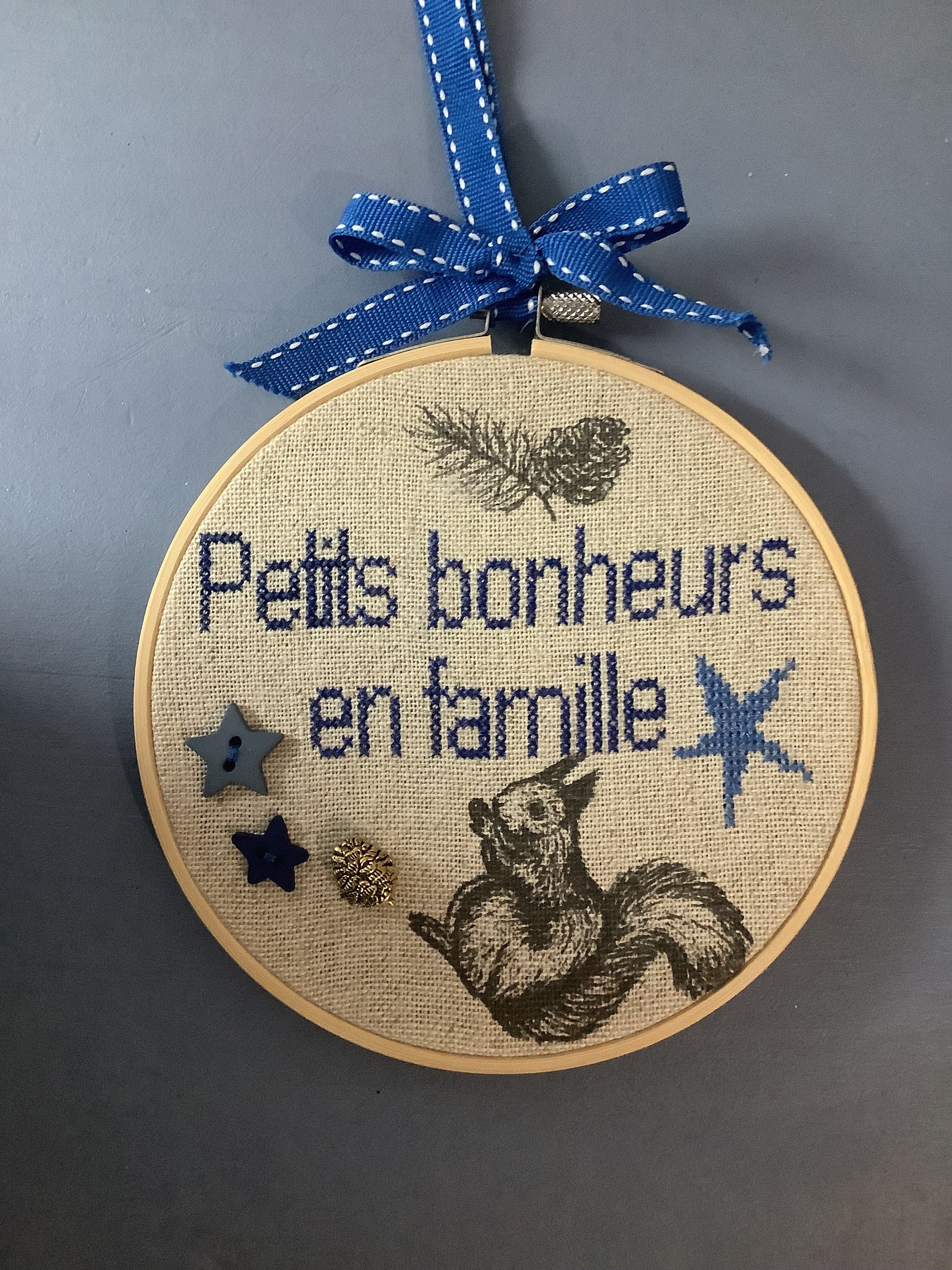 Tambour Brodé Main /Petits Bonheurs en Famille/Déco Murale