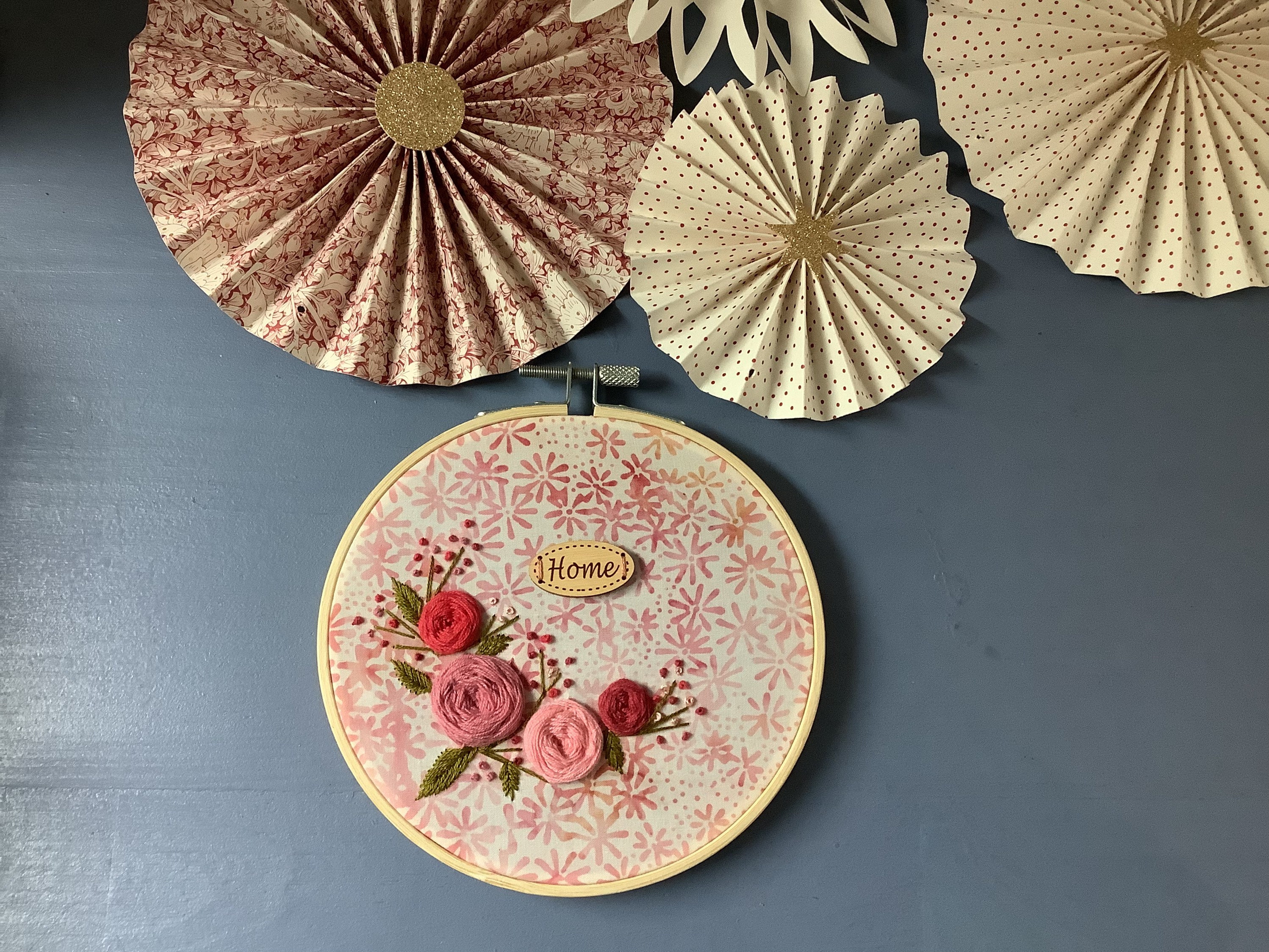 Tambour Brodé Main /Home Fleurs Roses Brodées Main/Décoration à Suspendre /Cercle Broder