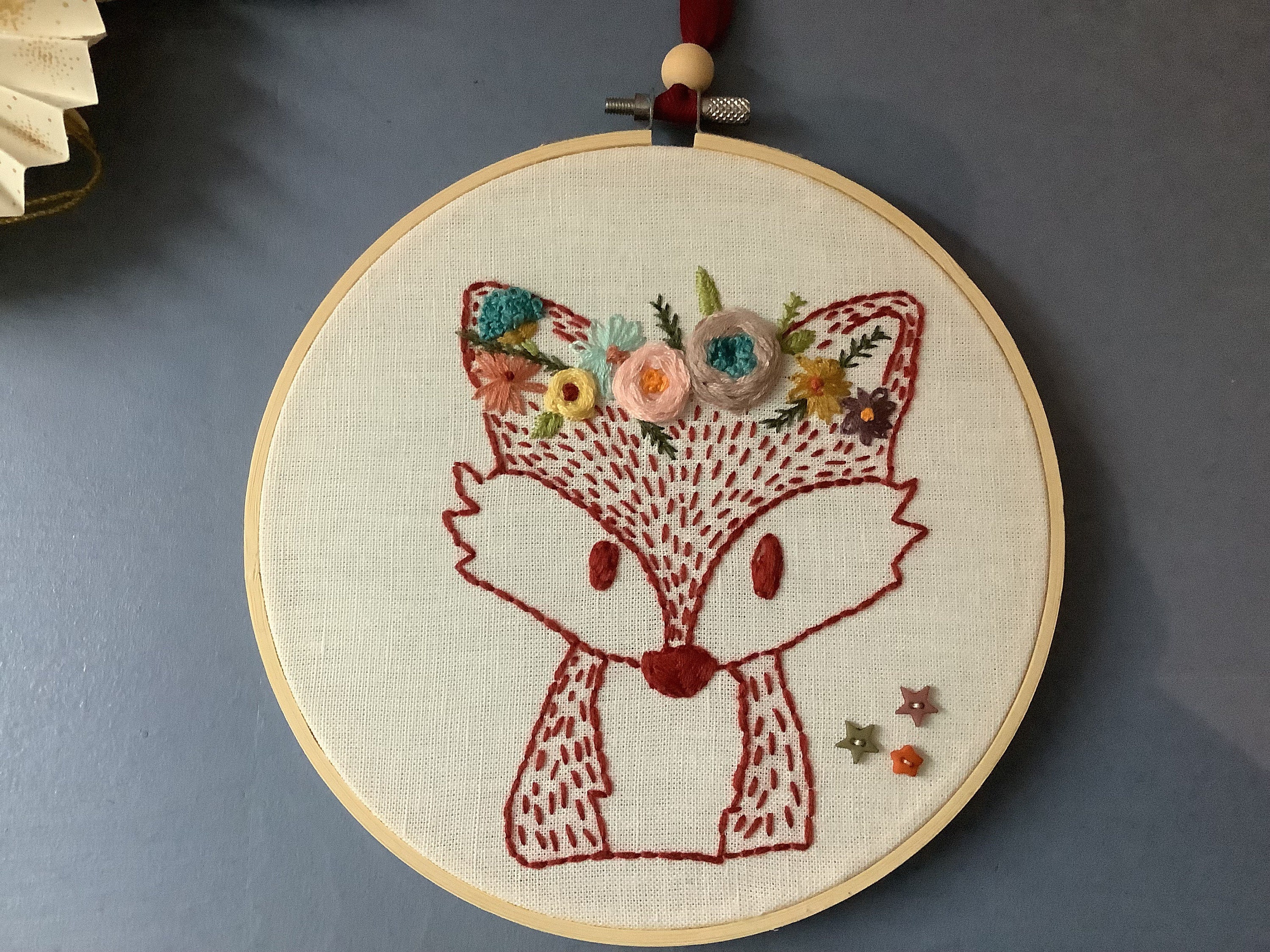 Tambour Brodé Main /Miss Renarde Roux Doré/Cercle à Broder /Fleurs