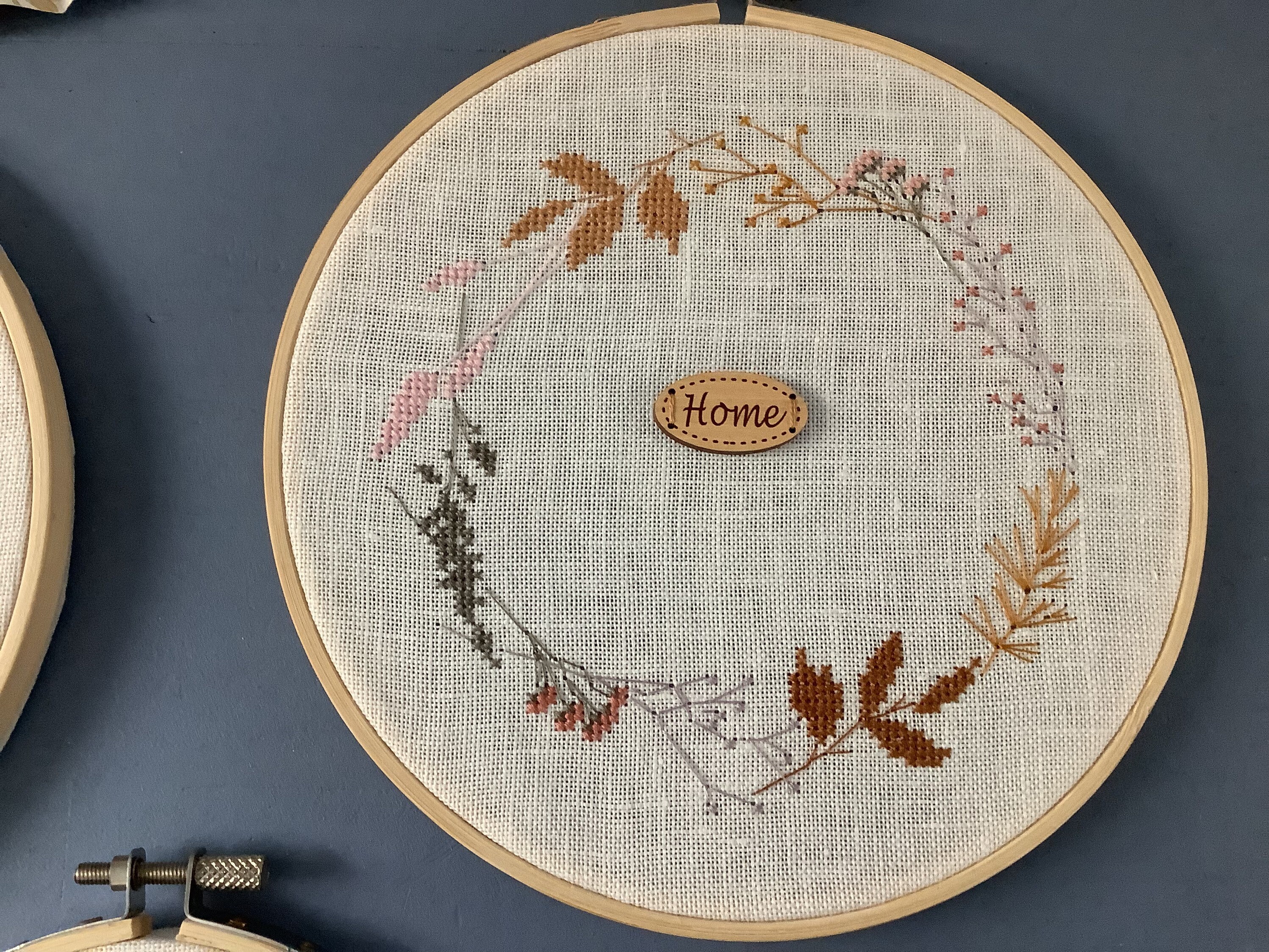 Tambour Brodé Main /Couronne de Fleurs Des Champs Pastel /Home