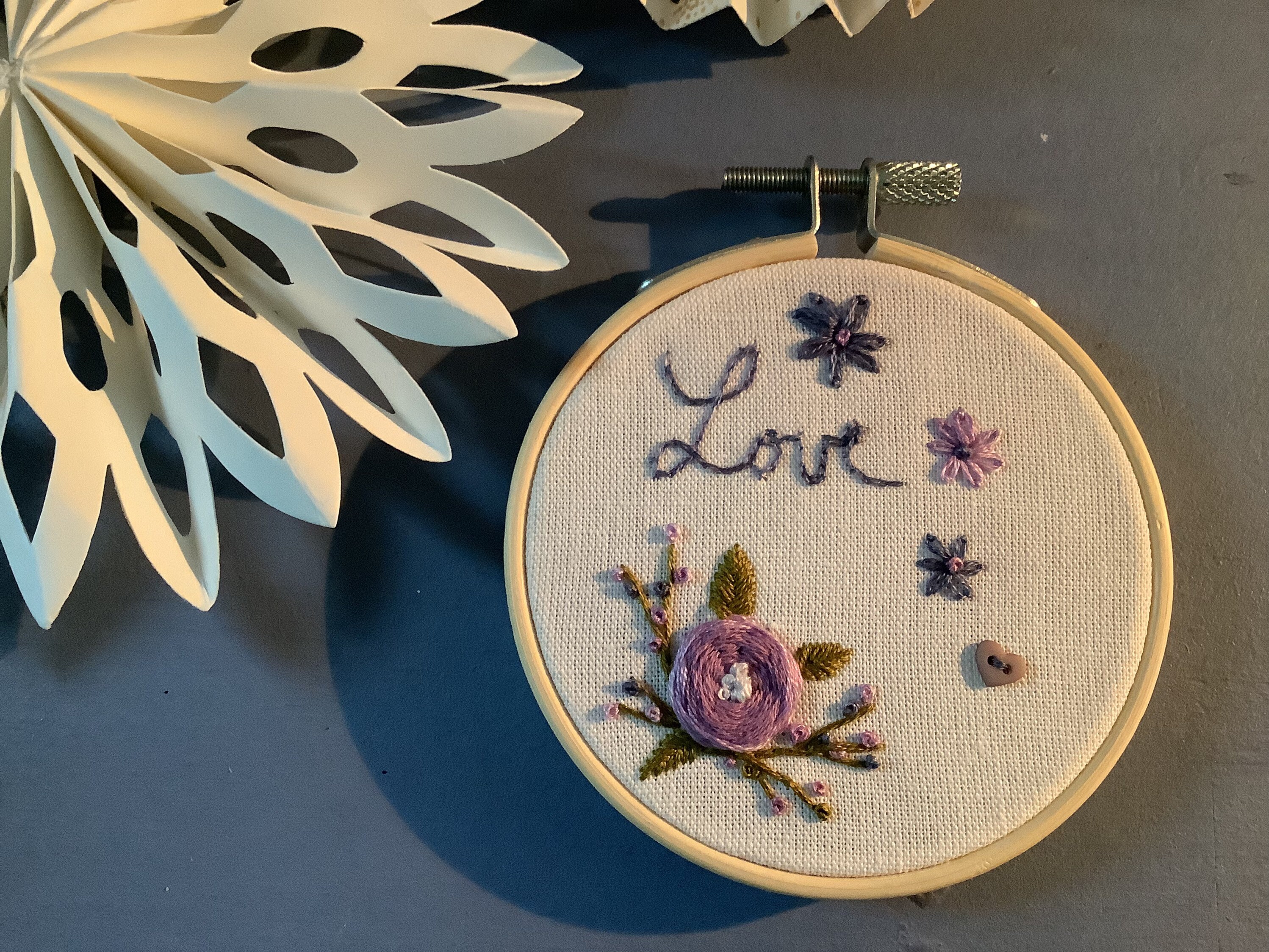 Tambour Brodé Main /Love Mauve Bleu /Broderie Traditionnelle/Love/Broderie Main/Fête Des Mères