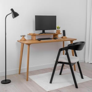 Handgefertigter Computertisch aus Holz, Computertisch aus Massivholz, kleiner skandinavischer Schreibtisch, minimalistisches Home-Office, handgefertigtes Möbel, Mid Century Schreibtisch