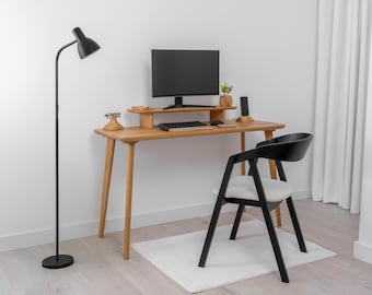 Ręcznie robione drewniane biurko komputerowe, blat biurka z litego drewna, małe skandynawskie biurko, minimalistyczne biuro domowe, meble rękodzielnicze, biurko w stylu mid-century