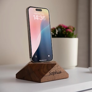 Personalized Wooden Charging Dock, Engraving Gift for Men, IPhone Charger Stand, Unique Phone Accessories, Special Birthday Gift