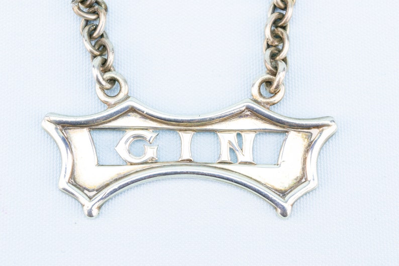 BRAND NEW SILVER GIN LABEL HALLMARKED SILVER /"GIN/" DECANTER LABEL