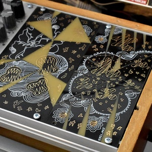 Panneau vierge Eurorack 12HP avec illustration. Panneau aveugle modulaire 3U, noir et or, PCB Art, accessoires Eurorack image 5