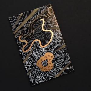 Painel cego Eurorack de 16HP, arte em PCB preta e dourada, acessório modular.