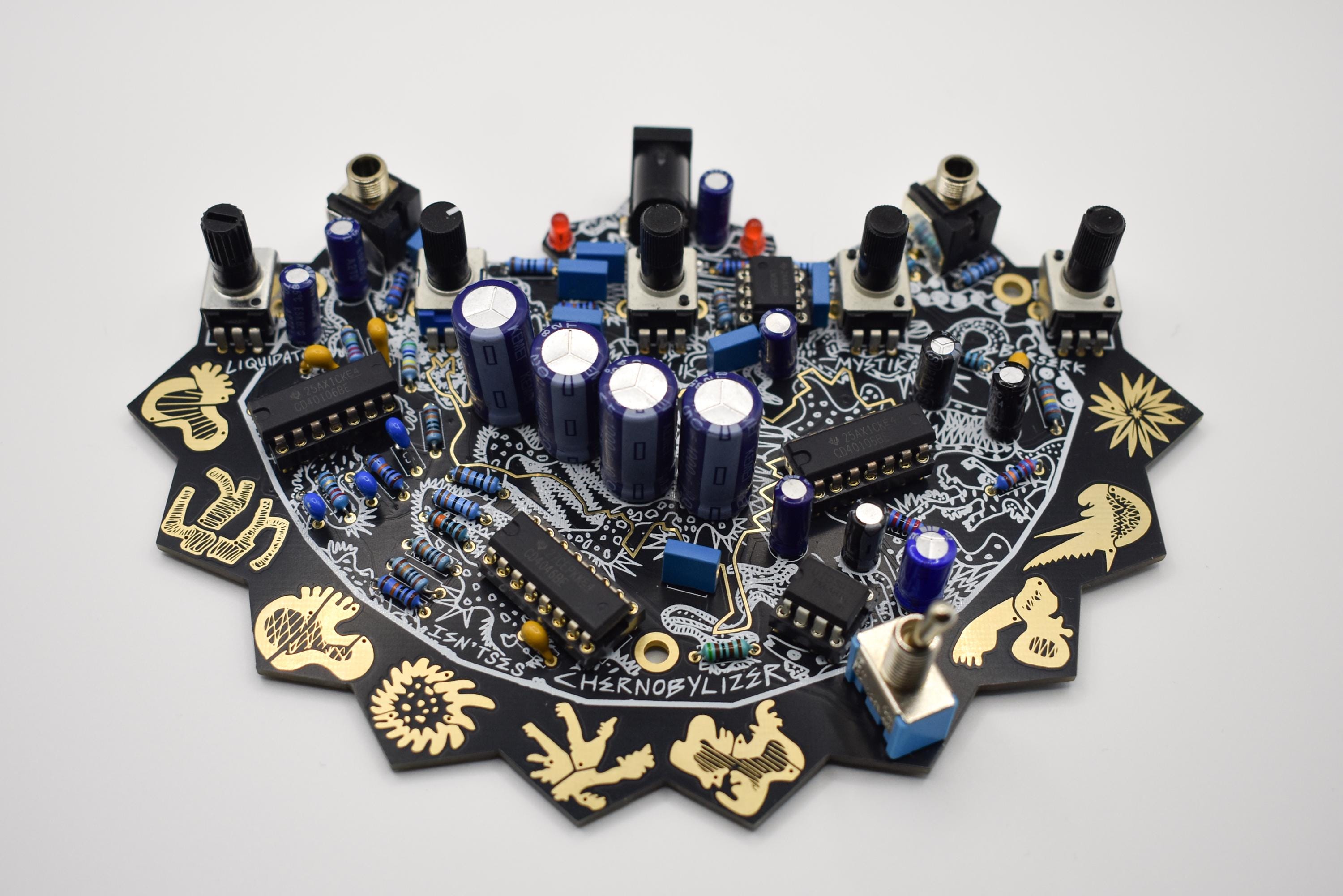 【美品、超レア】Synthesis - Synthesis　シンセシス Chernobylizer Synth, Fully Built, Black and Gold, Desktop FX