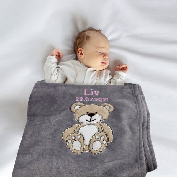 Babydecke mit Öko Tex Zertifikat bestickt mit Wunschtext | Personalisierte Kuscheldecke für Baby Jungen und Mädchen I Geburt Erstausstattung