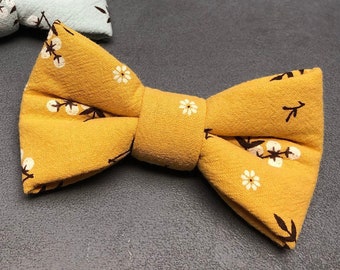 Dog bow tie, dog bow tie, bow tie, yellow, mustard yellow, white, cotton, flowers, dog, cat