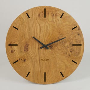 Große Wanduhr 40 cm minimalistisch aus Holz -  Rustikal Eiche Wurzelholz Echtholzfurniert - Handmade - geöltes finish.
