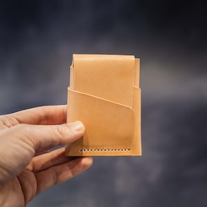 Leren kaarthouder - Met de hand gemaakt van Top-Grain Natural Veg Tan leer met een innovatief en slank ontwerp / Handgemaakt om een leven lang mee te gaan.