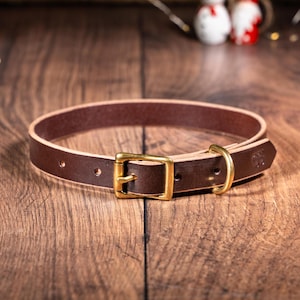 Handgefertigtes Hundehalsband aus echtem braunem Leder - Individuell anpassbar und perfekt für alle Rassen
