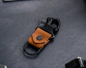 Leather Keyring Clip. Handmade with Premium Italian Pueblo Leather and Strong Hardware for a Lifetime of Adventures. Guaranteed for Life.