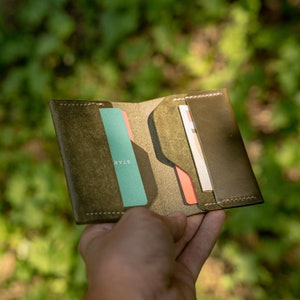 Minimalist Leather Bifold Wallet Green
