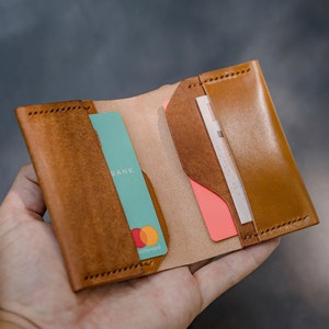 Cartera de cuero minimalista personalizada / Cartera delgada plegable / Cartera de cuero italiana hecha a mano / Regalo para hombres / Regalo de aniversario para él
