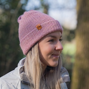 Gorro grande rosa – Gorro supermacio e confortável de lã rosa pastel ‘Slack Style’ supermacio e confortável feito à mão no Reino Unido.