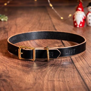 Handgefertigtes Hundehalsband aus echtem schwarzem Leder - Individuell anpassbar und perfekt für alle Rassen