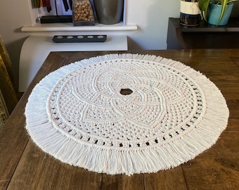 Macrame Table Centrepiece.  Beautiful Spinning Star design table decoration