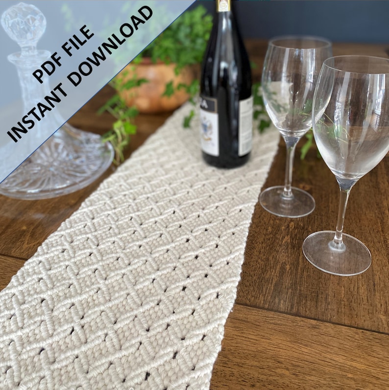 Macrame 'Diamond' Table Runner Pattern, Téléchargement numérique instantané du PDF écrit avec des photos de ButOneString, DIY Macrame Pattern image 2