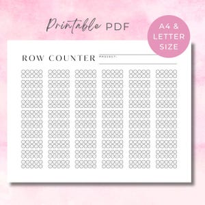 Puede incluir: Un contador de filas PDF imprimible en papel blanco. El diseño incluye una cuadrícula de círculos para rastrear filas, con las palabras "Row Counter" y "Project:" en la parte superior. Un círculo rosa indica tamaño A4 y Carta.